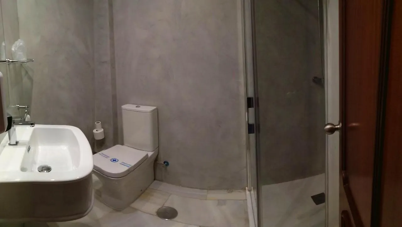 Hostal Tilos Málaga 2*,